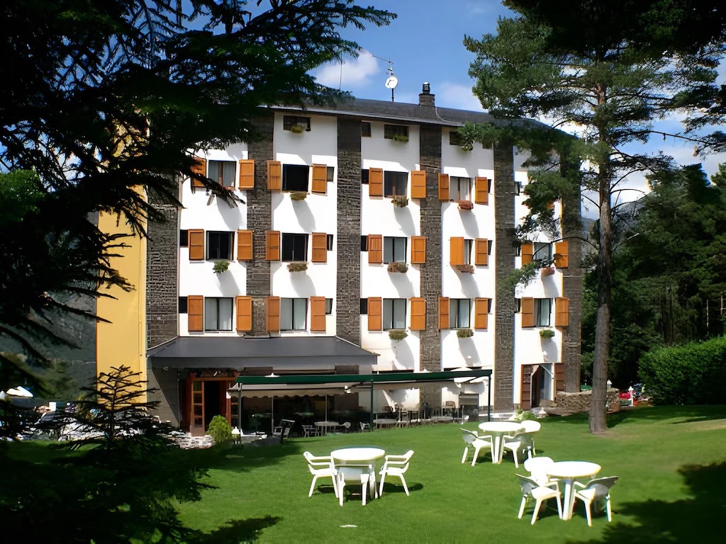 Coma Bella Review: A Cozy Mountain Retreat with Scenic Charm in Sant Julià de Lòria