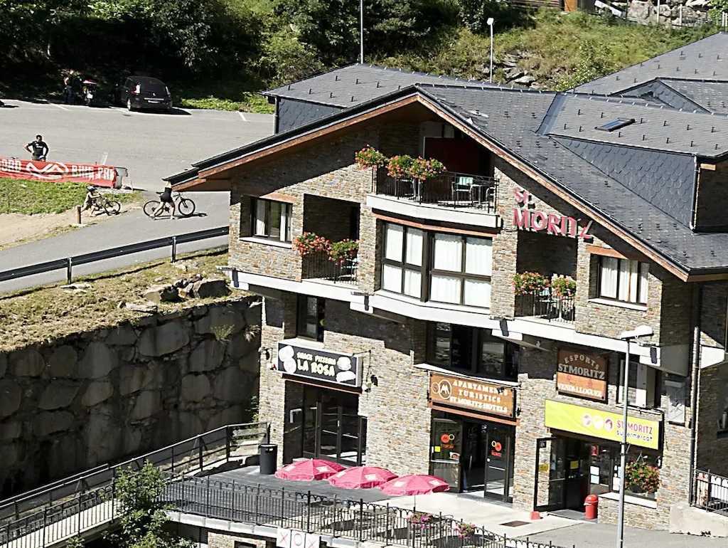 Staying at Apartaments Sant Moritz Arinsal, Where Space and Mountain Comfort Meet 1 Staying at Apartaments Sant Moritz Arinsal, Where Space and Mountain Comfort Meet