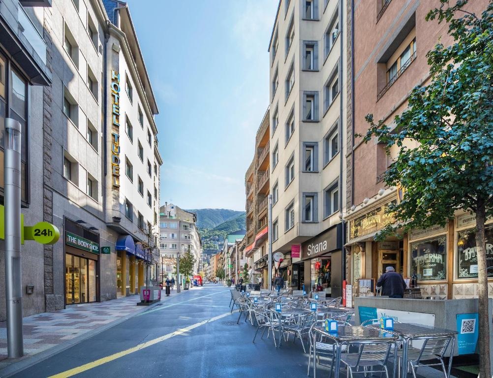 Tudel Hotel Escaldes: A Cozy 3-Star Stay in the Heart of Andorra 1 Tudel Hotel Escaldes: A Welcoming 3-Star Experience in the Heart of Andorra